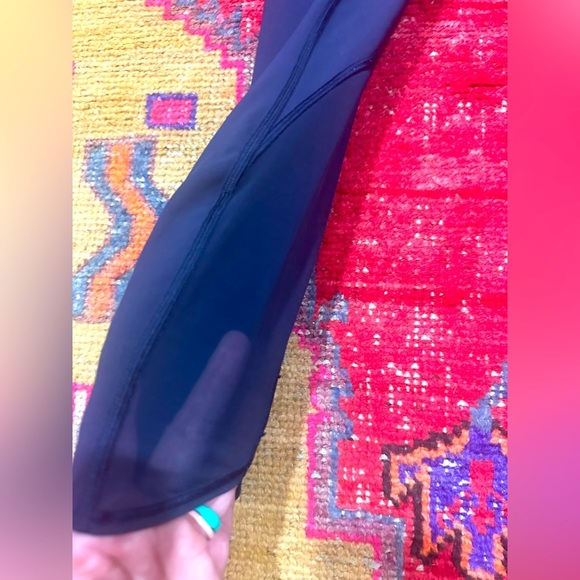LULULEMON navy with mesh cut out leggings sz 2 - Picture 2 of 10